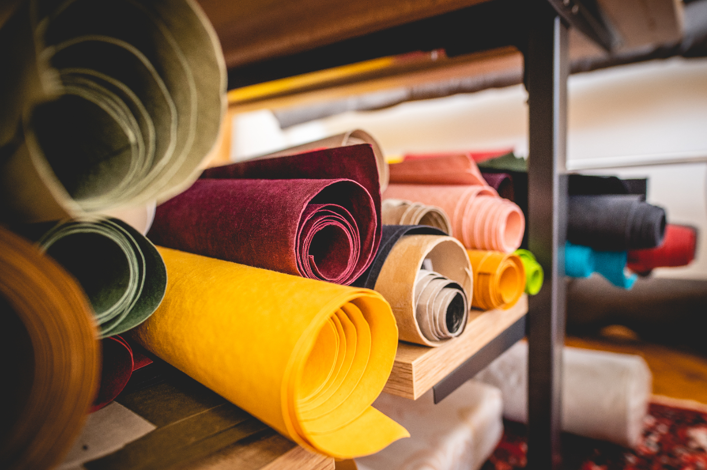 Role pratelného papíru – různé barvy